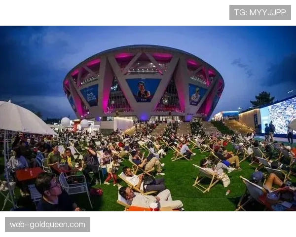 特写:俱乐部音频工程师——在嘈杂的球场中,为全球观众捕捉最纯净的踢球声 特写:俱乐部音频工程师——在嘈杂的球场中,为全球观众捕捉最纯净的踢球声